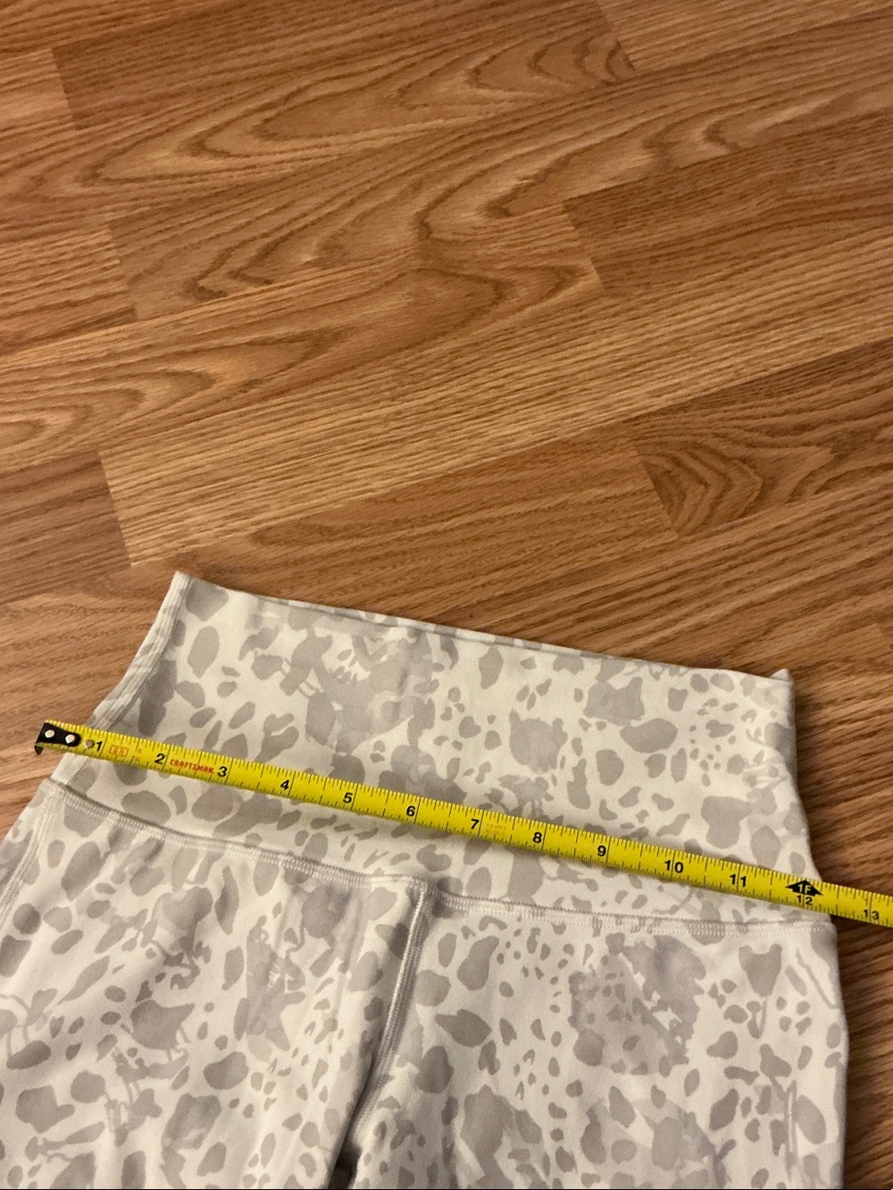 lululemon Animal-Print Capri Leggings Size 4 - Picture 4 of 6